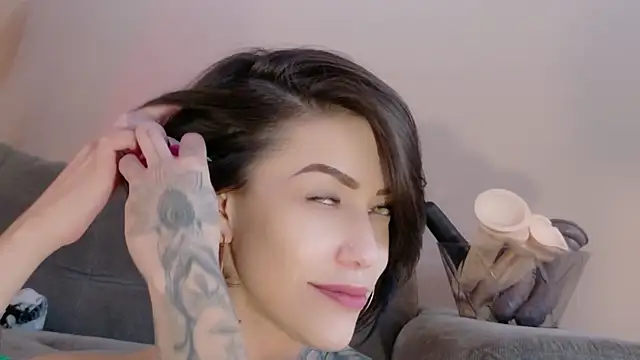 Hannah Borbon online show from June 15, 2026, 10:01 pm