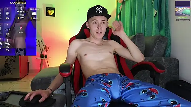 Snapshot of Elian_Cooper chatting on October 9, 2025, 1:03 am Elian Cooper online show from October 9, 2025, 1:03 am