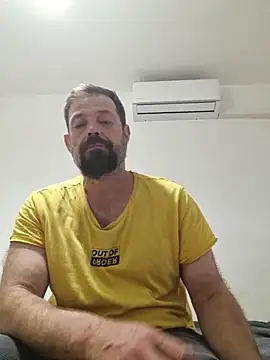 Snapshot of zefside42 chatting on November 28, 2025, 6:32 pm zefside42 online show from November 28, 2025, 6:32 pm