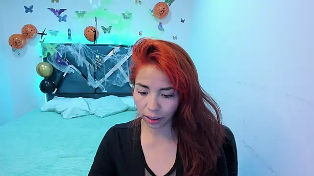 Snapshot of Aylinn_diaz chatting on October 20, 2025, 12:49 pm Aylinn diaz online show from October 20, 2025, 12:49 pm