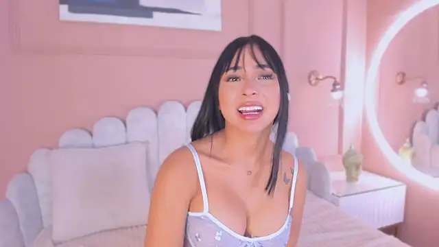 Snapshot of maddy_brookss chatting on January 4, 2025, 3:18 am maddy brookss online show from January 4, 2025, 3:18 am