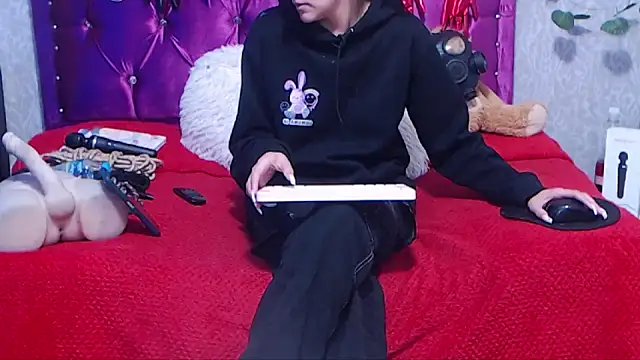 AyshaScott online show from November 30, 2025, 1:15 pm