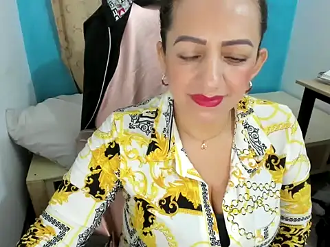 MonicaGarcia  online show from February 14, 2025, 10:38 am