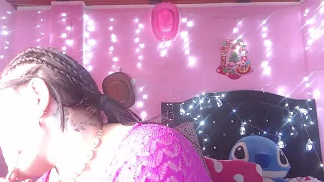 Snapshot of NikkiRous_ chatting on November 13, 2025, 2:38 pm NikkiRous online show from November 13, 2025, 2:38 pm