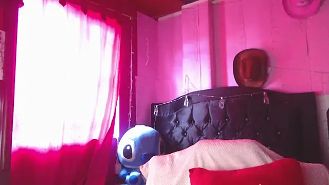 Snapshot of NikkiRous_ chatting on June 3, 2026, 2:33 pm NikkiRous online show from June 3, 2026, 2:33 pm