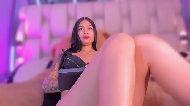  LauraTaylor  online show from November 27, 2025, 7:49 pm