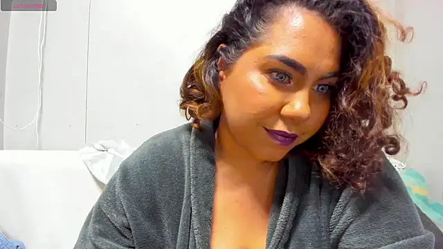 Snapshot of isobeladams20 chatting on December 13, 2024, 10:45 pm isobeladams20 online show from December 13, 2024, 10:45 pm