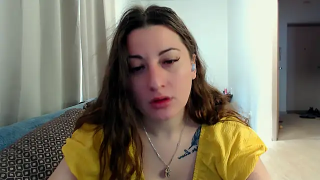 Snapshot of Helen_Adams_ chatting on May 7, 2026, 5:35 am Helen Adams online show from May 7, 2026, 5:35 am