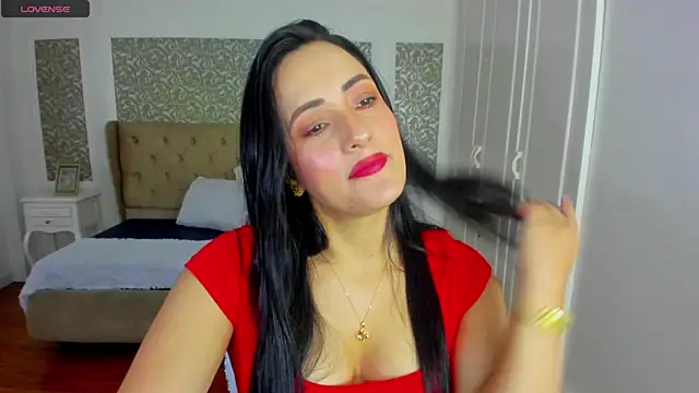 Snapshot of KimWessel_ chatting on May 4, 2026, 7:10 pm KimWessel online show from May 4, 2026, 7:10 pm