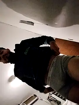 Snapshot of StripArt_ chatting on December 2, 2025, 2:17 am StripArt online show from December 2, 2025, 2:17 am