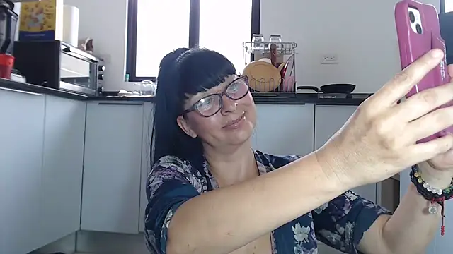 Snapshot of HellenLatin chatting on May 12, 2026, 7:55 pm HellenLatin online show from May 12, 2026, 7:55 pm