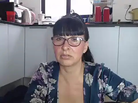 Snapshot of HellenLatin chatting on May 13, 2026, 8:06 pm HellenLatin online show from May 13, 2026, 8:06 pm