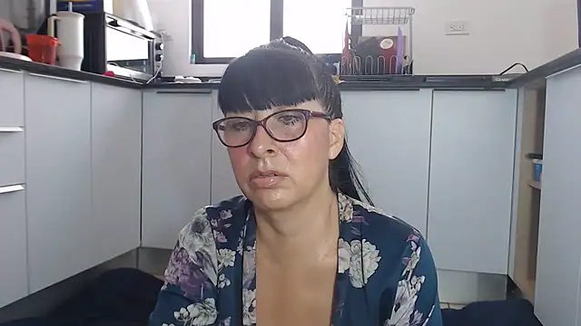 Snapshot of HellenLatin chatting on May 16, 2026, 6:28 pm HellenLatin online show from May 16, 2026, 6:28 pm