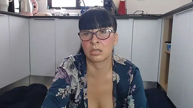 Snapshot of HellenLatin chatting on May 21, 2026, 7:10 pm HellenLatin online show from May 21, 2026, 7:10 pm