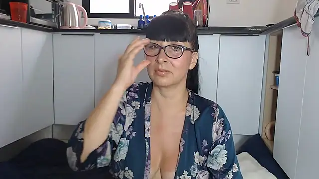 Snapshot of HellenLatin chatting on May 29, 2026, 5:33 pm HellenLatin online show from May 29, 2026, 5:33 pm