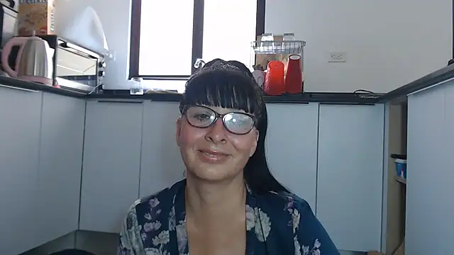 Snapshot of HellenLatin chatting on June 18, 2026, 4:00 pm HellenLatin online show from June 18, 2026, 4:00 pm