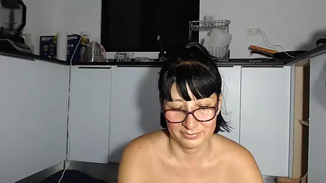Snapshot of HellenLatin chatting on July 4, 2026, 3:56 am HellenLatin online show from July 4, 2026, 3:56 am
