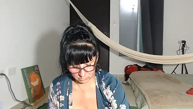 Snapshot of HellenLatin chatting on July 14, 2026, 2:38 am HellenLatin online show from July 14, 2026, 2:38 am