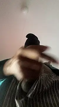 Gifttheskimaskboy online show from March 18, 2025, 2:26 pm