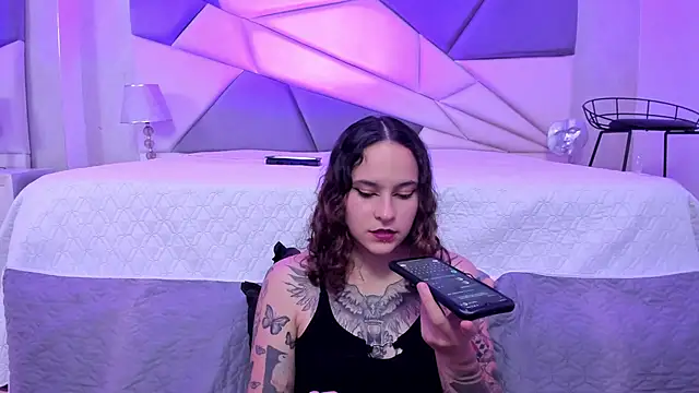 Snapshot of AnnyThompson_ chatting on January 25, 2025, 8:31 pm AnnyThompson online show from January 25, 2025, 8:31 pm