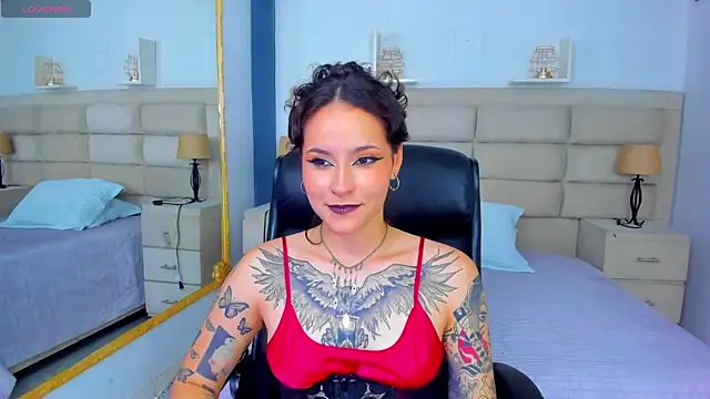 Snapshot of AnnyThompson_ chatting on October 8, 2025, 9:23 pm AnnyThompson online show from October 8, 2025, 9:23 pm