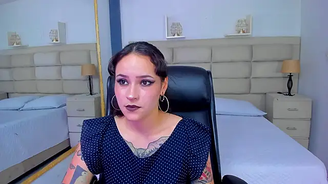 Snapshot of AnnyThompson_ chatting on October 29, 2025, 9:27 pm AnnyThompson online show from October 29, 2025, 9:27 pm