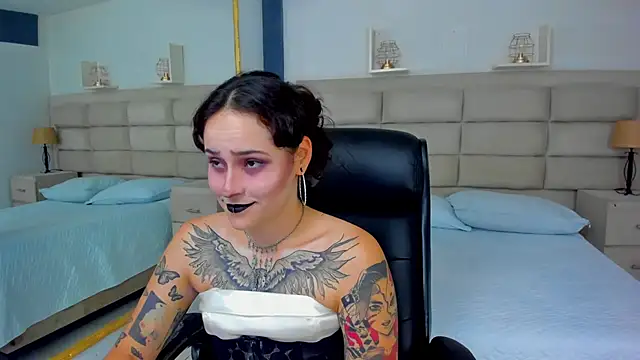 Snapshot of AnnyThompson_ chatting on October 31, 2025, 10:11 pm AnnyThompson online show from October 31, 2025, 10:11 pm