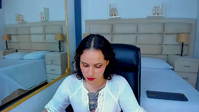 Snapshot of AnnyThompson_ chatting on November 10, 2025, 9:14 pm AnnyThompson online show from November 10, 2025, 9:14 pm