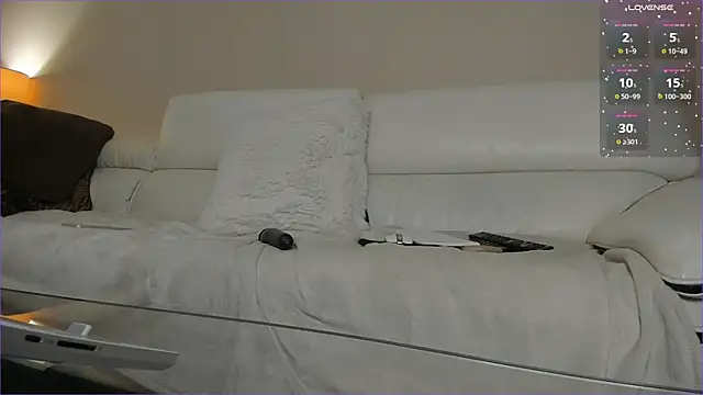 xqueenyasmine online show from February 1, 2025, 5:49 am