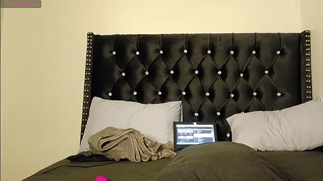 online bestie online show from November 10, 2025, 7:07 am