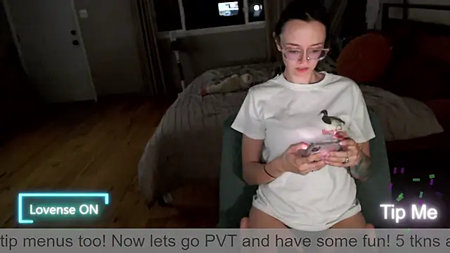 Plantbabeee online show from May 3, 2026, 4:51 am