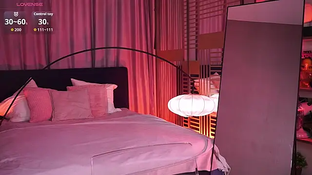 LunaNight online show from January 13, 2026, 8:36 pm