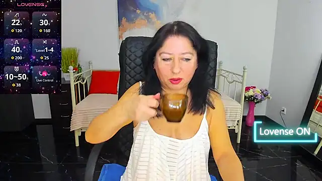 Julia Dean online show from February 19, 2026, 1:29 pm