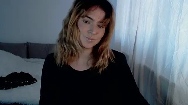 Snapshot of ChloeJewel1 chatting on April 5, 2026, 5:04 am ChloeJewel1 online show from April 5, 2026, 5:04 am