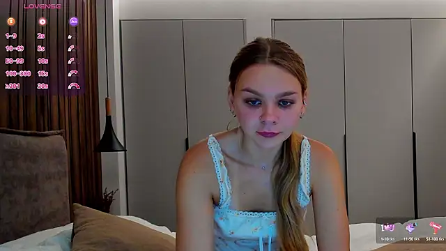 Snapshot of Molly_sweetie chatting on September 29, 2025, 6:07 am Molly sweetie online show from September 29, 2025, 6:07 am