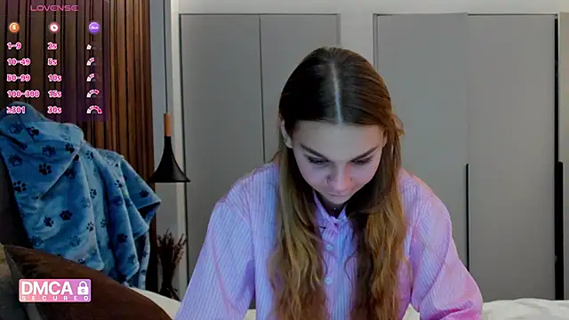 Snapshot of Molly_sweetie chatting on November 25, 2025, 7:30 am Molly sweetie online show from November 25, 2025, 7:30 am