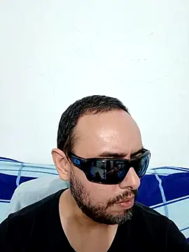 Snapshot of ElSunEagle chatting on April 2, 2026, 1:58 am ElSunEagle online show from April 2, 2026, 1:58 am