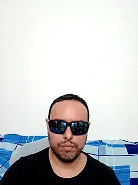 Snapshot of ElSunEagle chatting on April 18, 2026, 2:26 am ElSunEagle online show from April 18, 2026, 2:26 am