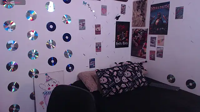 Snapshot of abril666 chatting on December 15, 2025, 2:43 pm abril666 online show from December 15, 2025, 2:43 pm