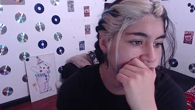 Snapshot of abril666 chatting on December 16, 2025, 3:17 pm abril666 online show from December 16, 2025, 3:17 pm