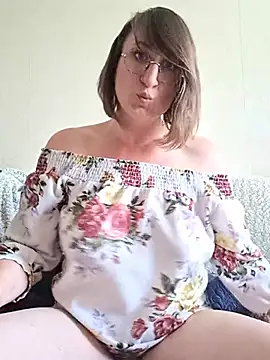 Snapshot of minierose chatting on May 28, 2026, 5:43 pm minierose online show from May 28, 2026, 5:43 pm