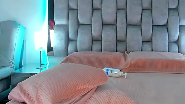 Snapshot of Abbye_blue01 chatting on December 18, 2024, 1:37 am Abbye blue01 online show from December 18, 2024, 1:37 am