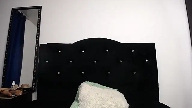 sweet skylove  online show from June 26, 2026, 12:59 am
