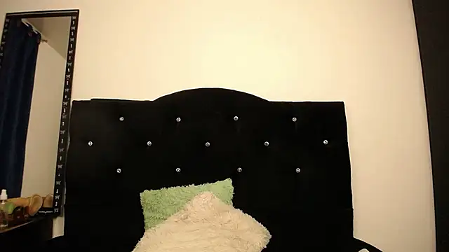sweet skylove  online show from June 27, 2026, 1:10 am