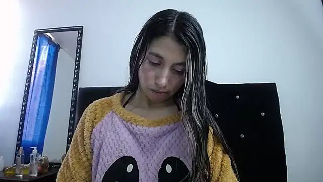 sweet skylove  online show from July 29, 2026, 1:31 pm