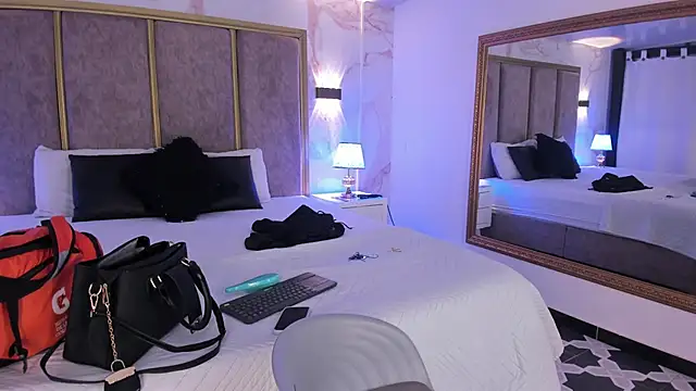 Snapshot of GiselOrtiz chatting on October 21, 2025, 10:38 am GiselOrtiz online show from October 21, 2025, 10:38 am