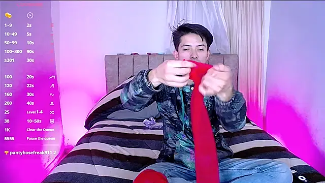 Pinkandyellowpokemon online show from February 2, 2025, 4:48 am