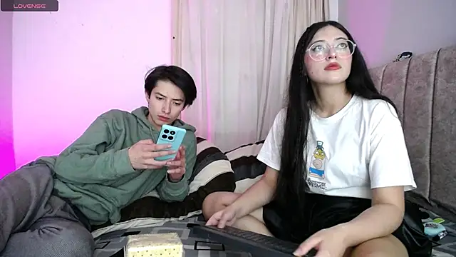 Pinkandyellowpokemon online show from September 24, 2025, 4:16 am