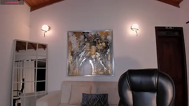 Snapshot of CorinneRusso chatting on January 7, 2025, 4:18 am CorinneRusso online show from January 7, 2025, 4:18 am