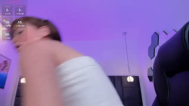 Snapshot of CorinneRusso chatting on February 5, 2025, 10:08 am CorinneRusso online show from February 5, 2025, 10:08 am